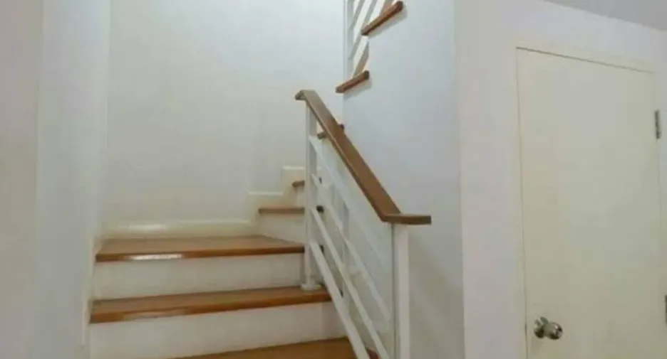 For sale 3 bedrooms townhouse in Lat Krabang, Bangkok