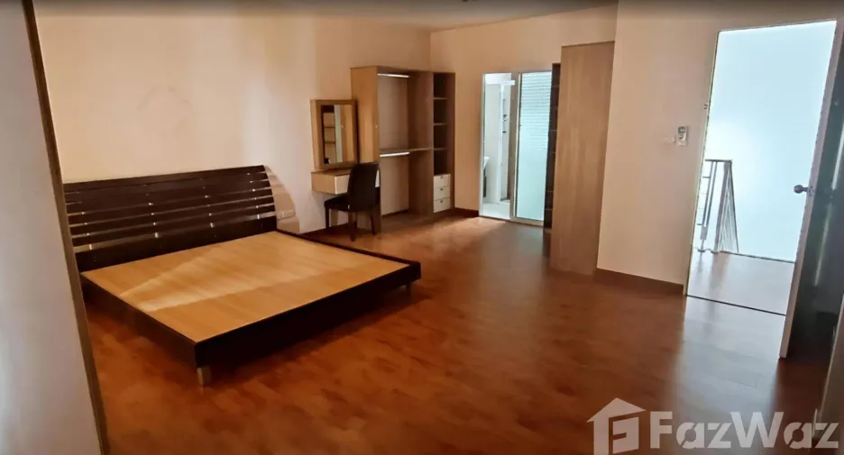 For sale 3 bedrooms townhouse in Lat Krabang, Bangkok