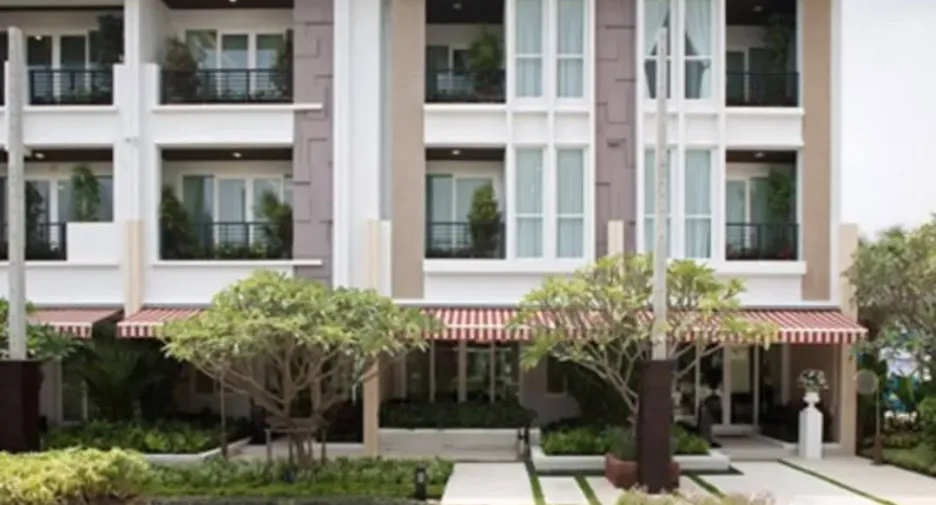 For sale 3 bedrooms townhouse in Lat Krabang, Bangkok