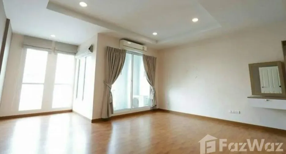 For sale 3 bedrooms townhouse in Lat Krabang, Bangkok