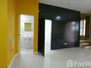 Casa adosada en venta de 3 habitaciones en Lat Krabang, Bangkok