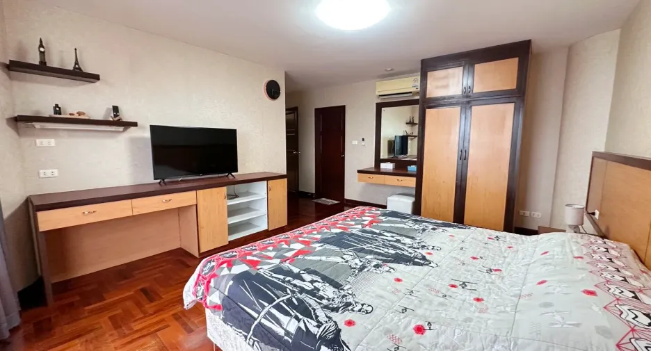 For rent 3 bedrooms condo in Bang Lamung, Chonburi
