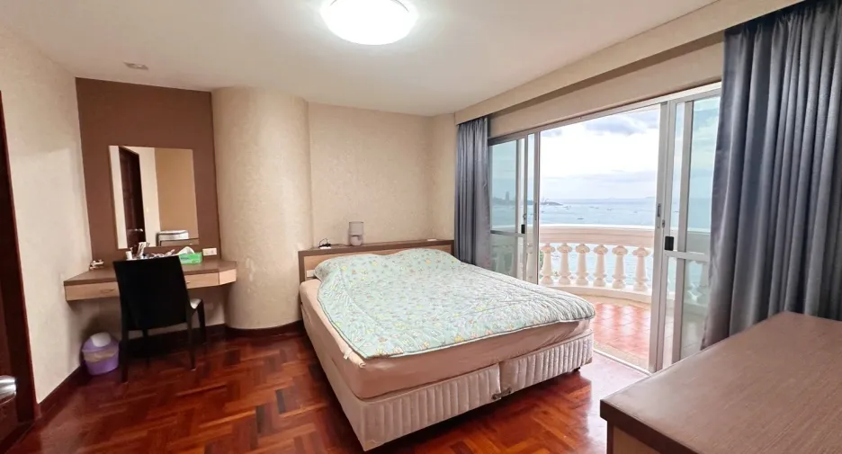 For rent 3 bedrooms condo in Bang Lamung, Chonburi