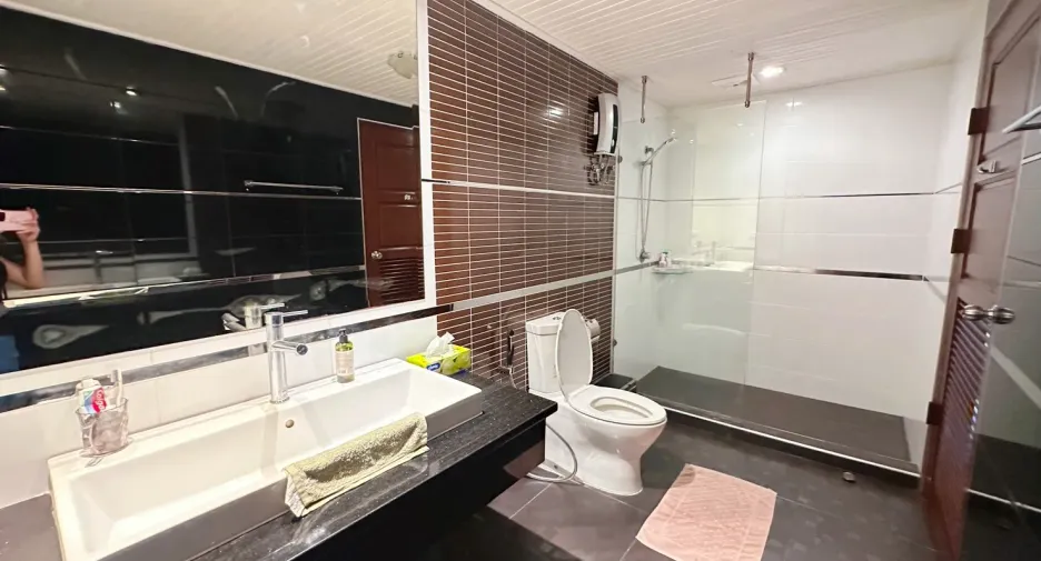 For rent 3 bedrooms condo in Bang Lamung, Chonburi