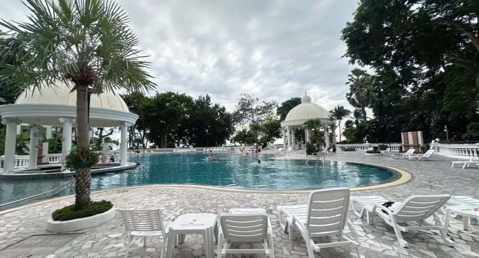 For rent 3 bedrooms condo in Bang Lamung, Chonburi