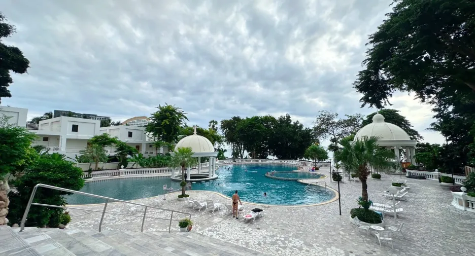 For rent 3 bedrooms condo in Bang Lamung, Chonburi