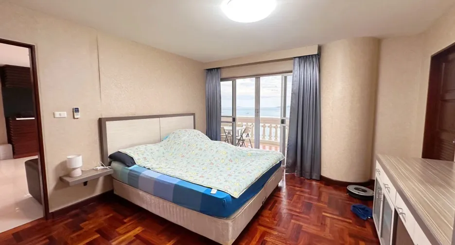 For rent 3 bedrooms condo in Bang Lamung, Chonburi
