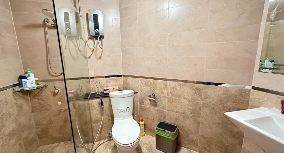 For rent 3 bedrooms condo in Bang Lamung, Chonburi