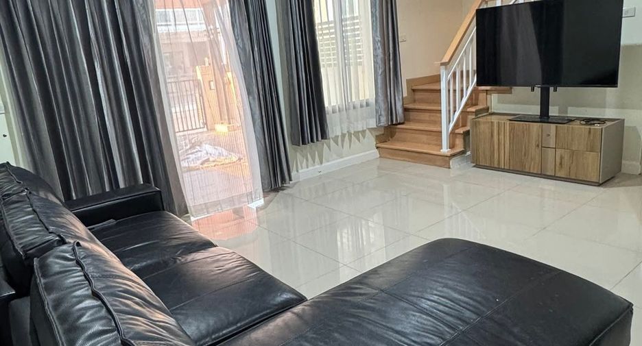 For rent 3 bedrooms townhouse in Mueang Chiang Mai, Chiang Mai