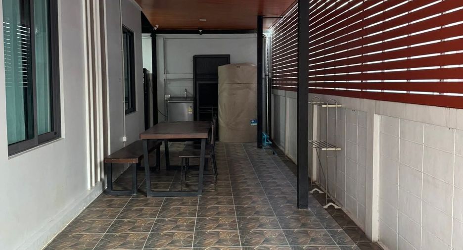For rent 3 bedrooms townhouse in Mueang Chiang Mai, Chiang Mai