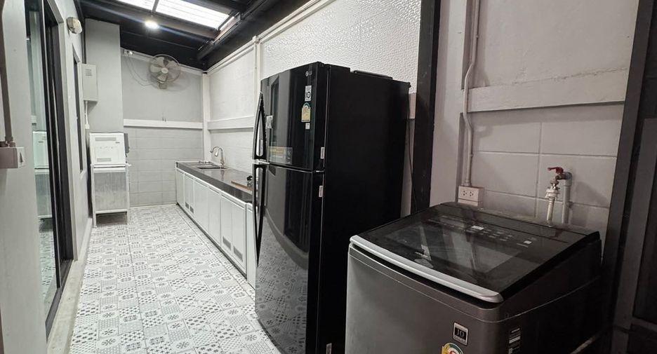 For rent 3 bedrooms townhouse in Mueang Chiang Mai, Chiang Mai