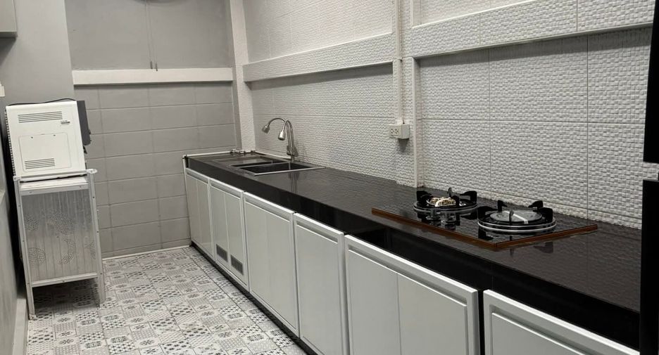 For rent 3 bedrooms townhouse in Mueang Chiang Mai, Chiang Mai