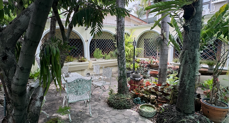 À louer 1 chambre maison à Phra Khanong, Bangkok