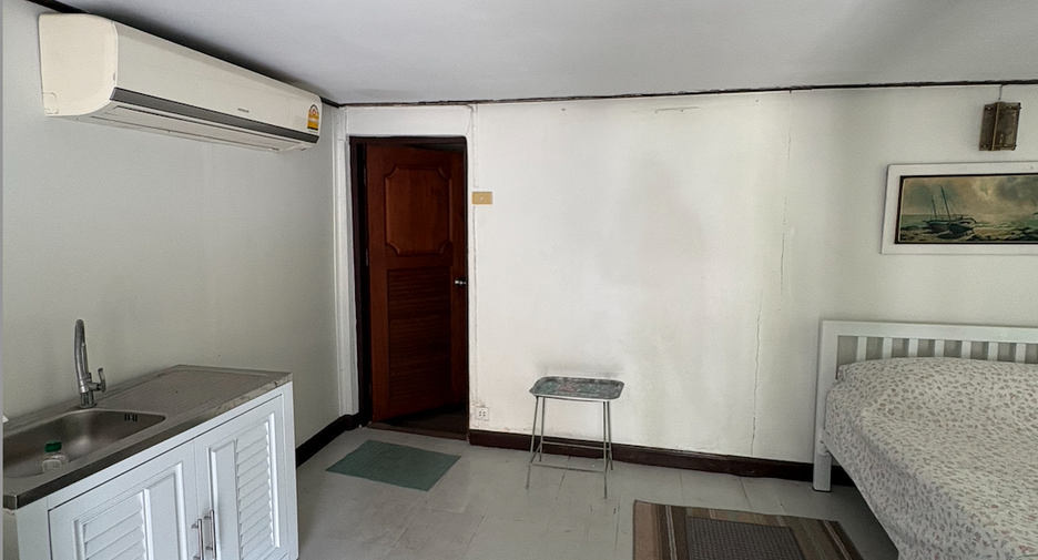 À louer 1 chambre maison à Phra Khanong, Bangkok