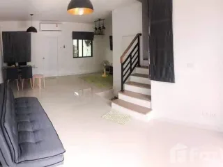 Haus zum Kauf mit 3 Zimmer in Khlong Sam Wa, Bangkok