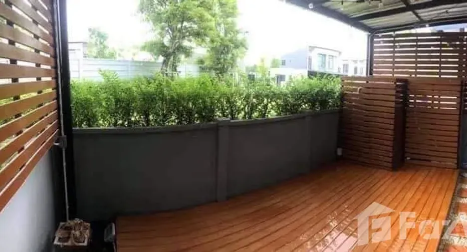 Haus zum Kauf mit 3 Zimmer in Khlong Sam Wa, Bangkok