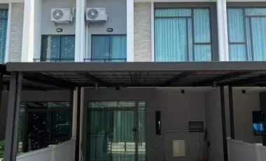 Haus zum Kauf mit 3 Zimmer in Khlong Sam Wa, Bangkok