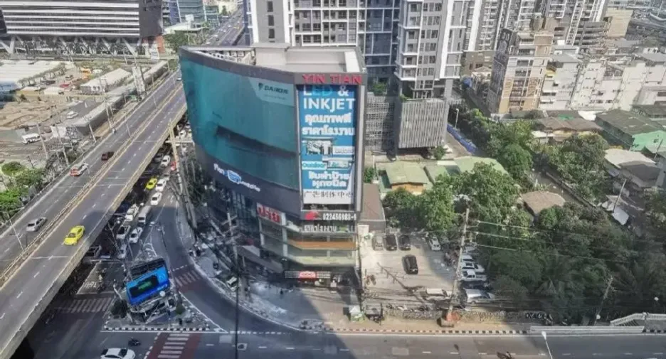 Condo en venta de 2 habitaciones en Huai Khwang, Bangkok