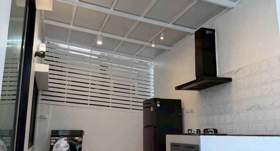 For rent 3 bedrooms townhouse in Suan Luang, Bangkok