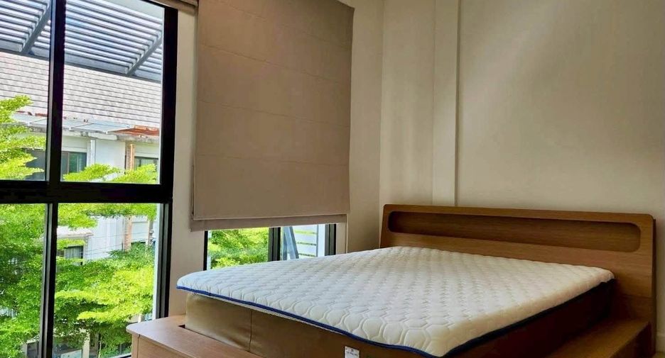 For rent 3 bedrooms townhouse in Suan Luang, Bangkok