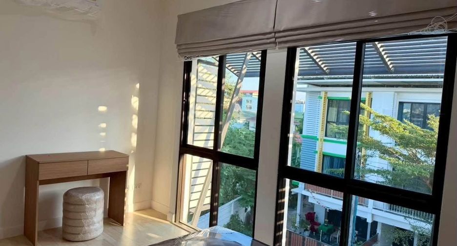 For rent 3 bedrooms townhouse in Suan Luang, Bangkok