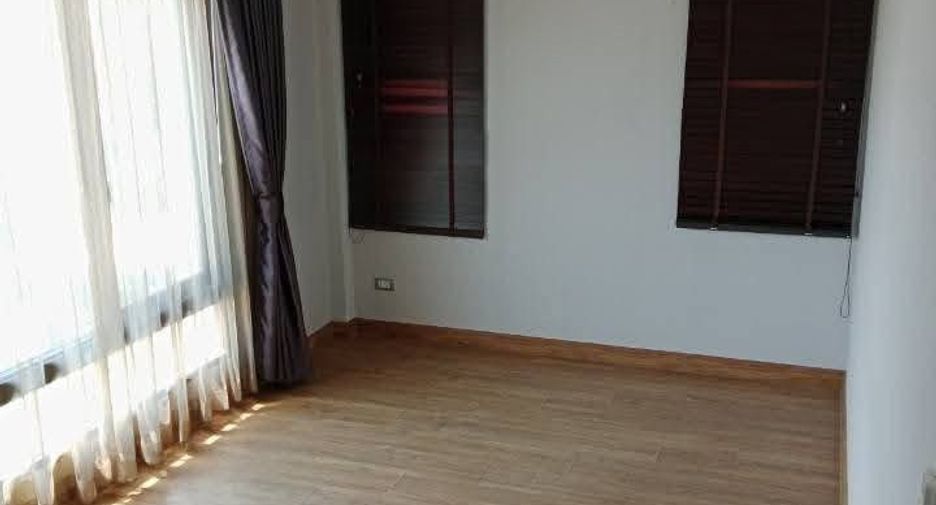 For rent 4 bedrooms house in Sai Mai, Bangkok