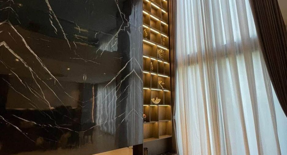 Haus zur Miete mit 6 Zimmer in Huai Khwang, Bangkok