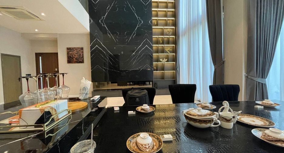 Haus zur Miete mit 6 Zimmer in Huai Khwang, Bangkok