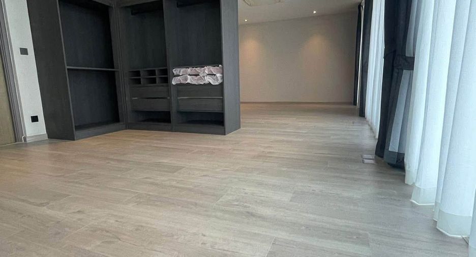 Haus zur Miete mit 6 Zimmer in Huai Khwang, Bangkok