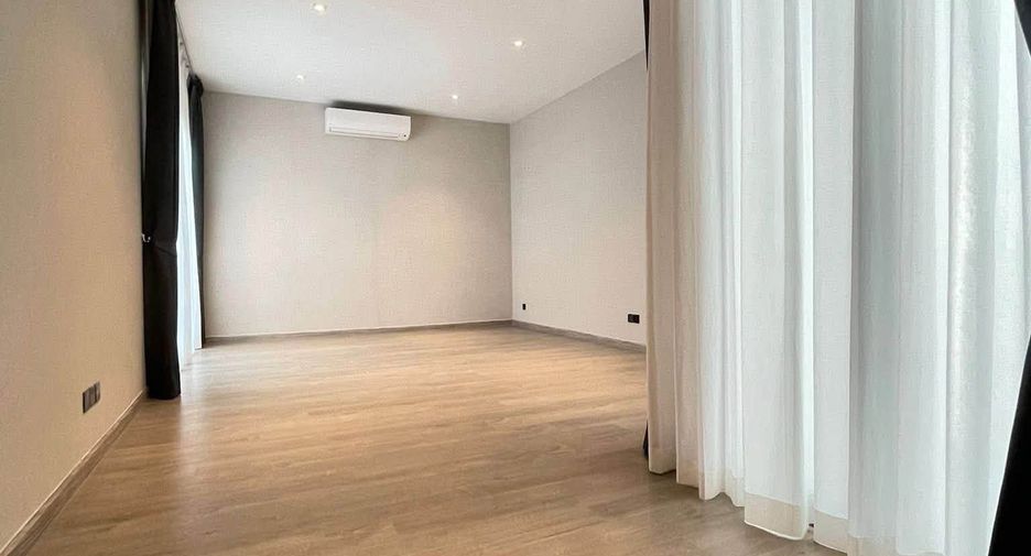 Haus zur Miete mit 6 Zimmer in Huai Khwang, Bangkok