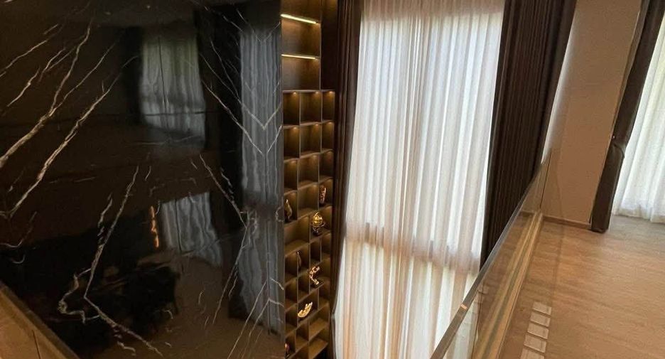Haus zur Miete mit 6 Zimmer in Huai Khwang, Bangkok