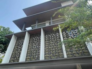 À louer 6 chambres maison à Huai Khwang, Bangkok