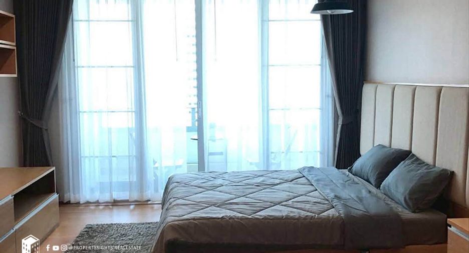 For rent 3 bedrooms condo in Bang Rak, Bangkok