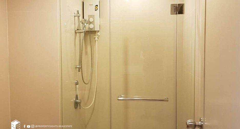 For rent 3 bedrooms condo in Bang Rak, Bangkok