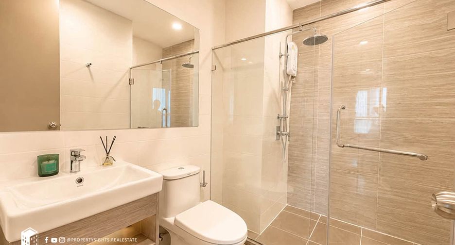 For rent 2 bedrooms condo in Watthana, Bangkok