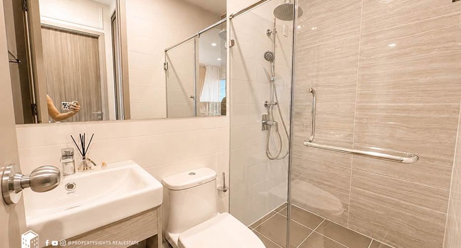 For rent 2 bedrooms condo in Watthana, Bangkok
