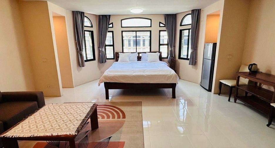 For rent 4 bedrooms townhouse in Khlong Toei, Bangkok