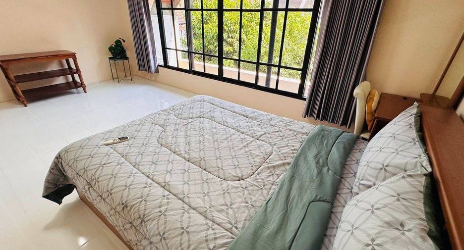 For rent 4 bedrooms townhouse in Khlong Toei, Bangkok