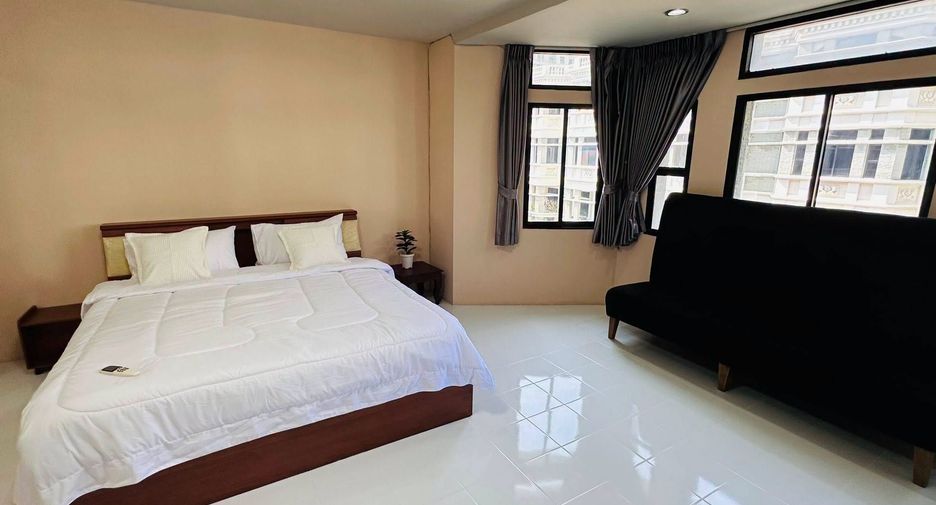 For rent 4 bedrooms townhouse in Khlong Toei, Bangkok