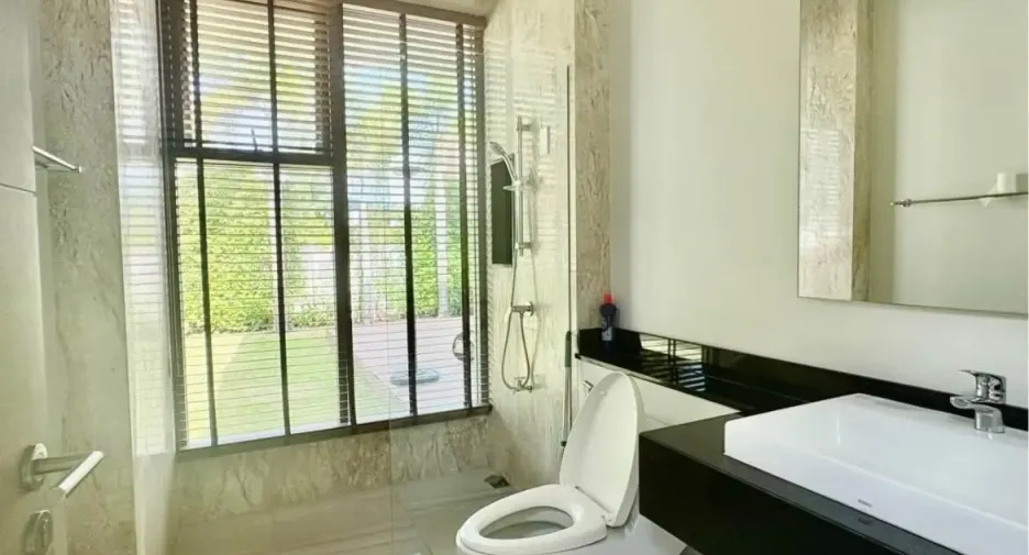For rent 4 bedrooms villa in Mueang Phuket, Phuket
