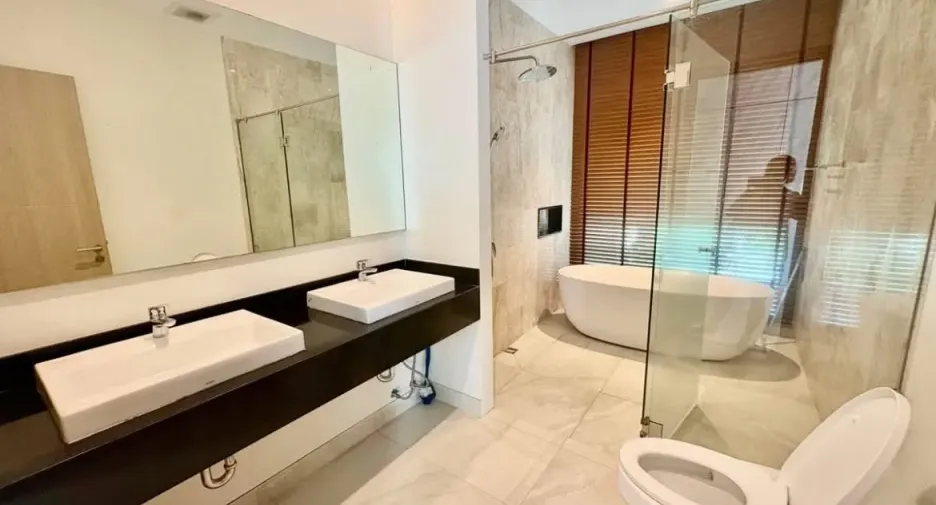 For rent 4 bedrooms villa in Mueang Phuket, Phuket