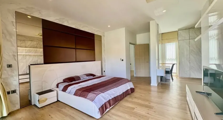 For rent 4 bedrooms villa in Mueang Phuket, Phuket