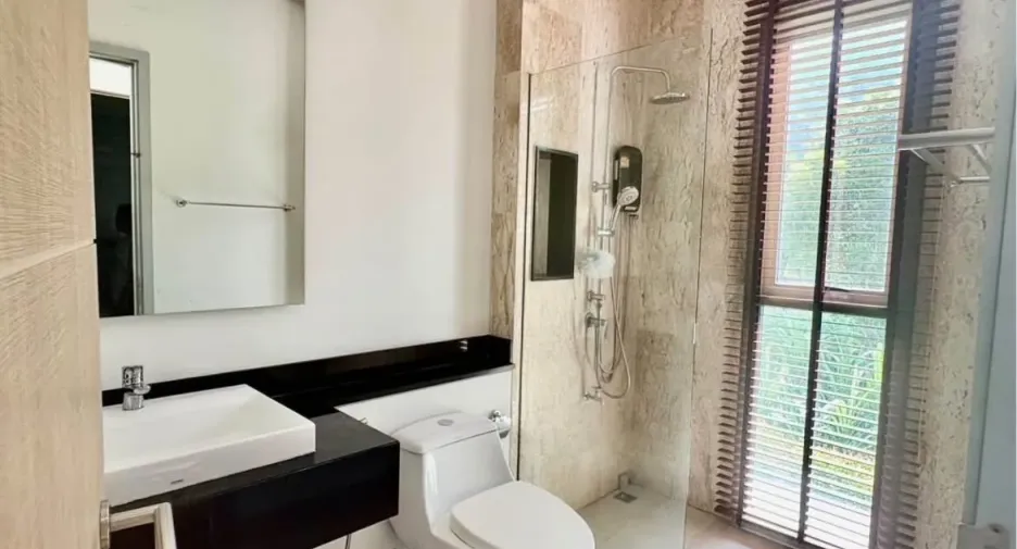 For rent 4 bedrooms villa in Mueang Phuket, Phuket