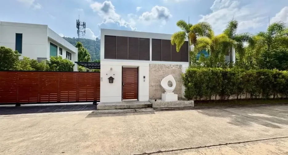 For rent 4 bedrooms villa in Mueang Phuket, Phuket
