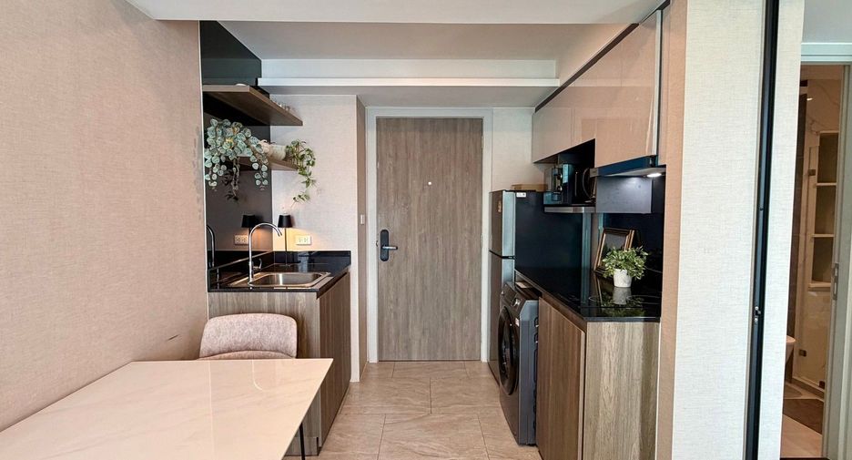 For rent 1 bed condo in Huai Khwang, Bangkok