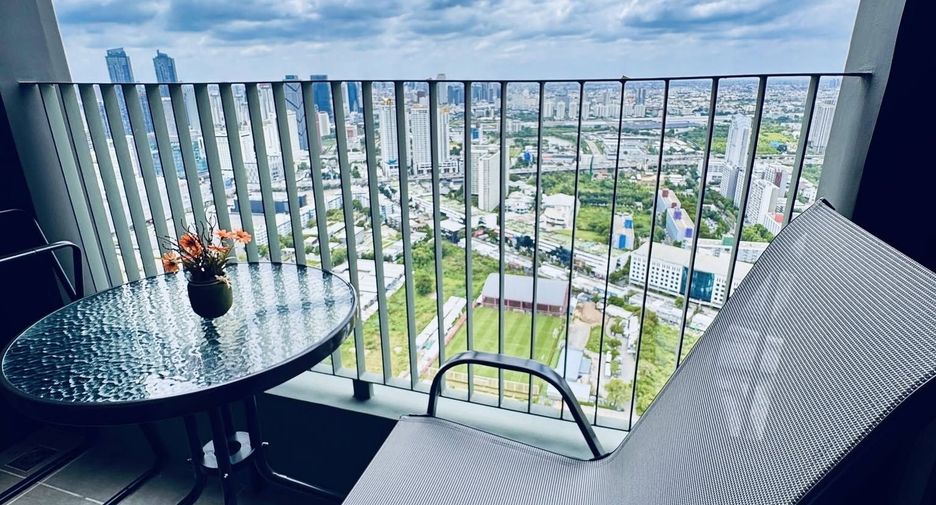 For rent 1 bed condo in Watthana, Bangkok