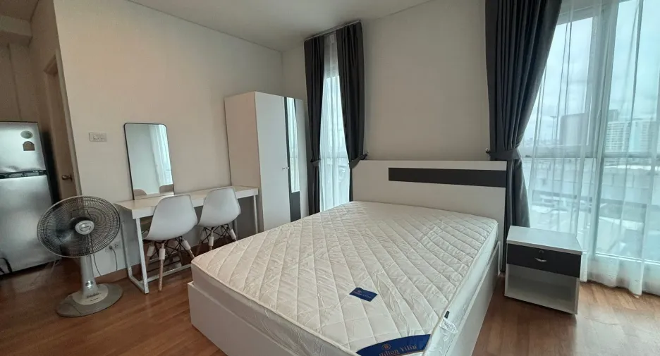 For rent studio condo in Yan Nawa, Bangkok