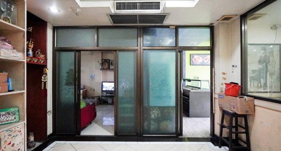 Local comercial en venta de 8 habitaciones en Bang Lamung, Chonburi