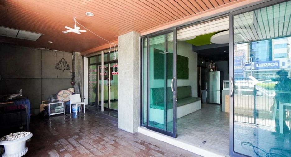 Local comercial en venta de 8 habitaciones en Bang Lamung, Chonburi