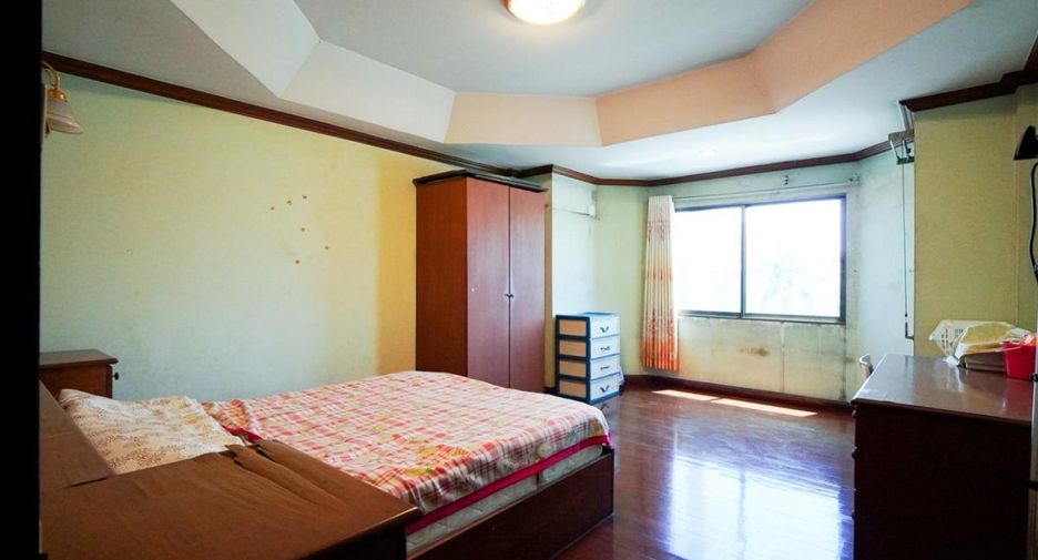 Local comercial en venta de 8 habitaciones en Bang Lamung, Chonburi